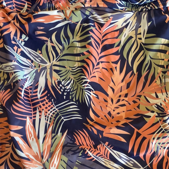 One piece bathing suit with skirt. Can be worn Strapless or with strap. SizeS - Picture 8 of 9